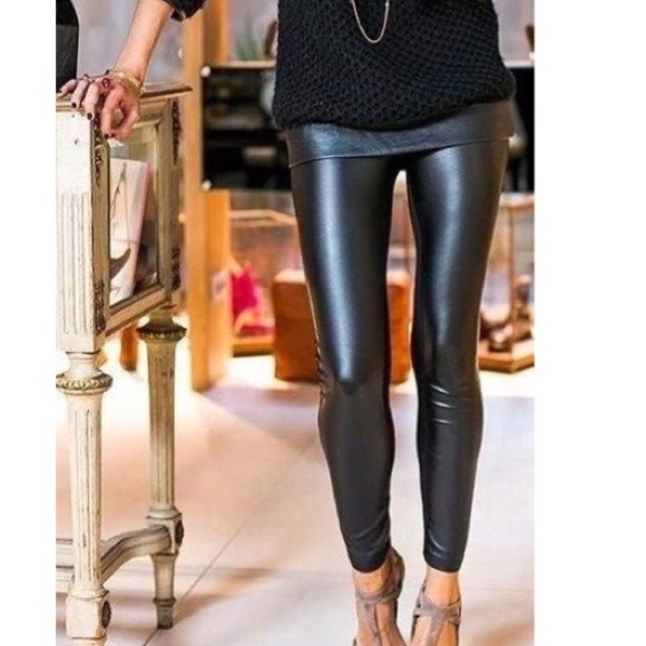✨1 MED LEFT✨ BLACK FAUX LEATHER LEGGINGS - Picture 3 of 6